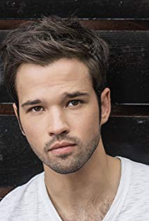 How tall is Nathan Kress?